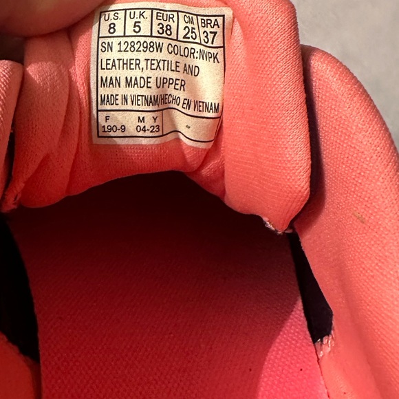 Skechers size 8 women’s navy & pink athletic shoes. Air cooled goga mat. EUC - Picture 6 of 7